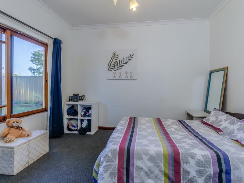 17 North Lake Road, Alfred Cove WA 6154