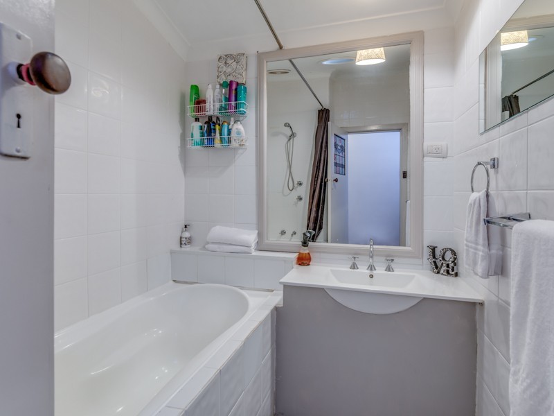 17 North Lake Road, Alfred Cove WA 6154