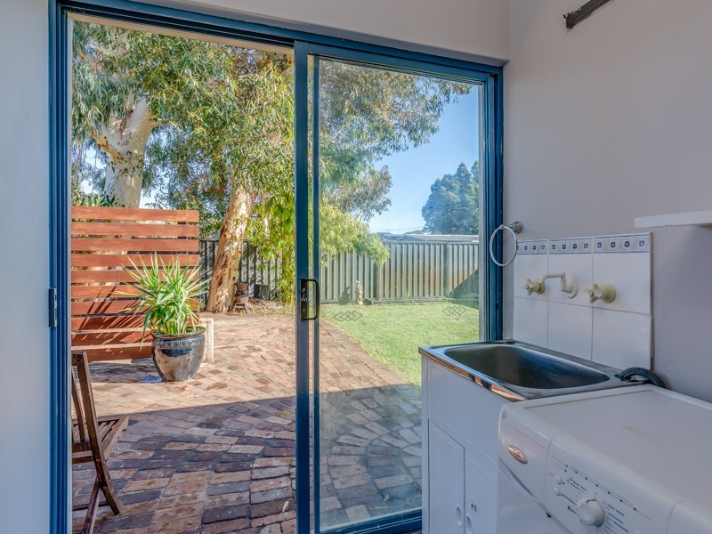 17 North Lake Road, Alfred Cove WA 6154