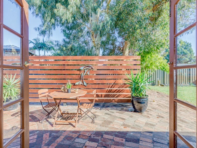 17 North Lake Road, Alfred Cove WA 6154