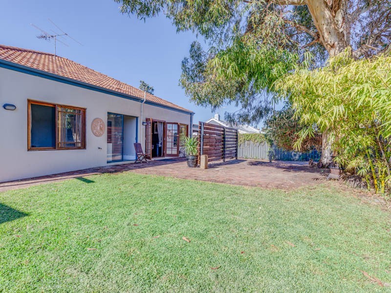 17 North Lake Road, Alfred Cove WA 6154