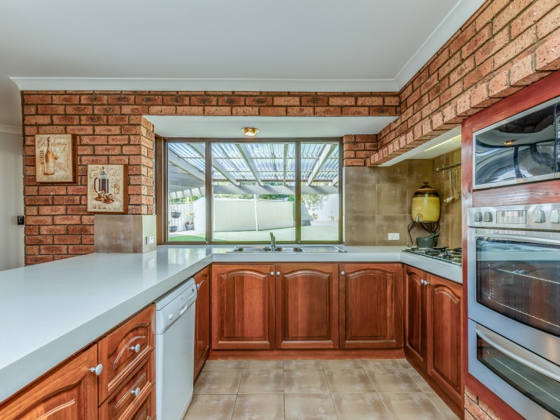 14 Goshawk Place, Huntingdale WA 6110