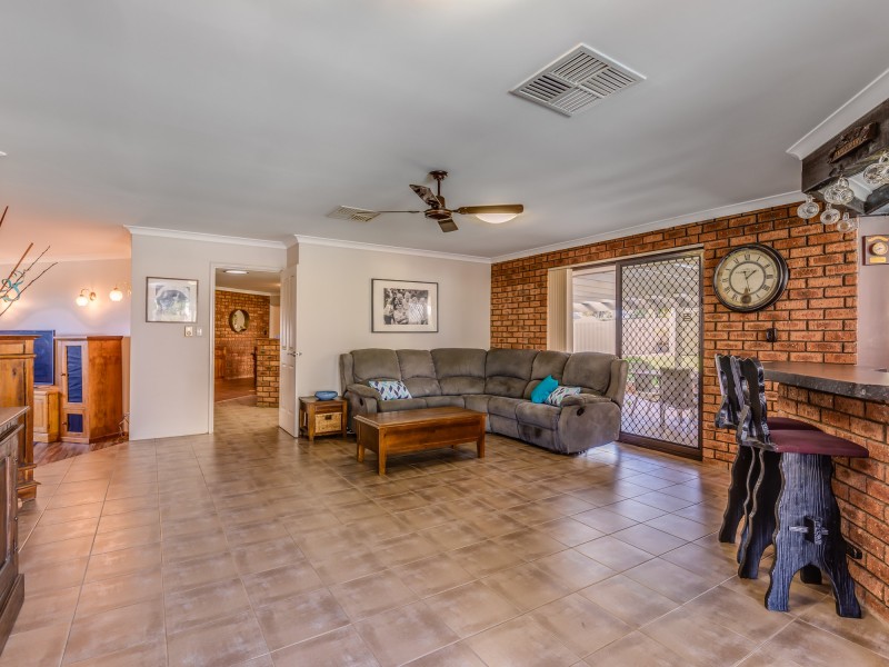 14 Goshawk Place, Huntingdale WA 6110