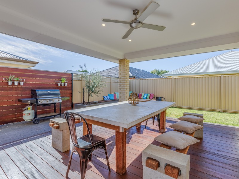 18 Binomial Way, Piara Waters WA 6112