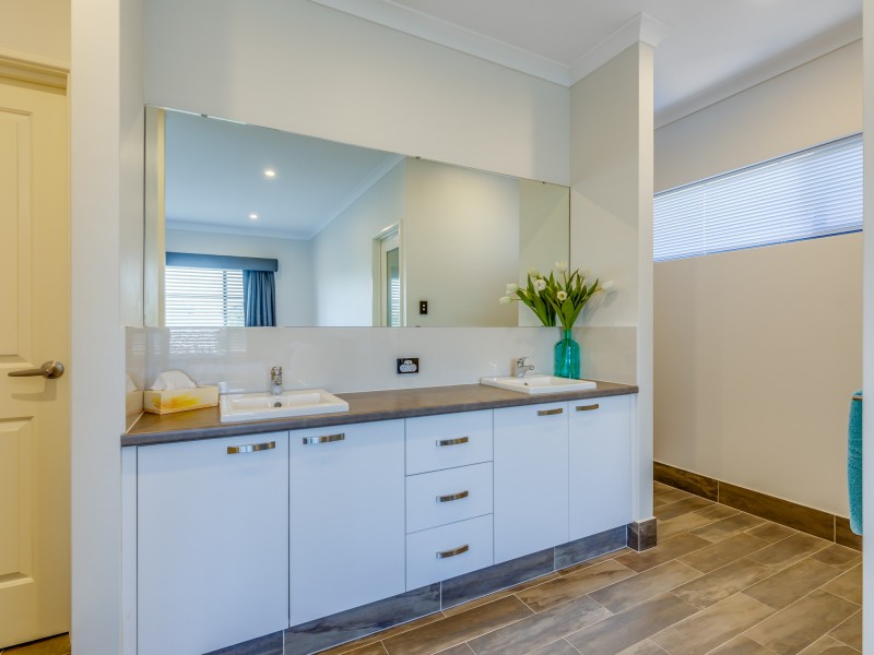 18 Binomial Way, Piara Waters WA 6112