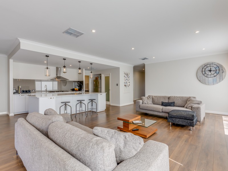 18 Binomial Way, Piara Waters WA 6112