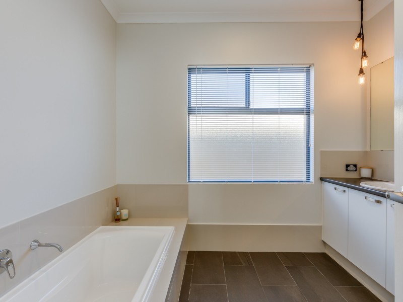 18 Binomial Way, Piara Waters WA 6112