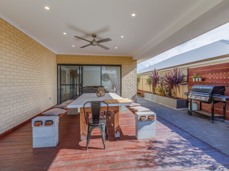 18 Binomial Way, Piara Waters WA 6112