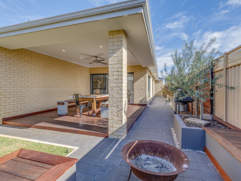 18 Binomial Way, Piara Waters WA 6112