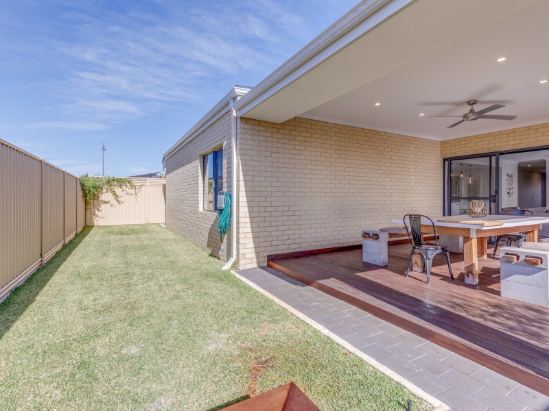 18 Binomial Way, Piara Waters WA 6112