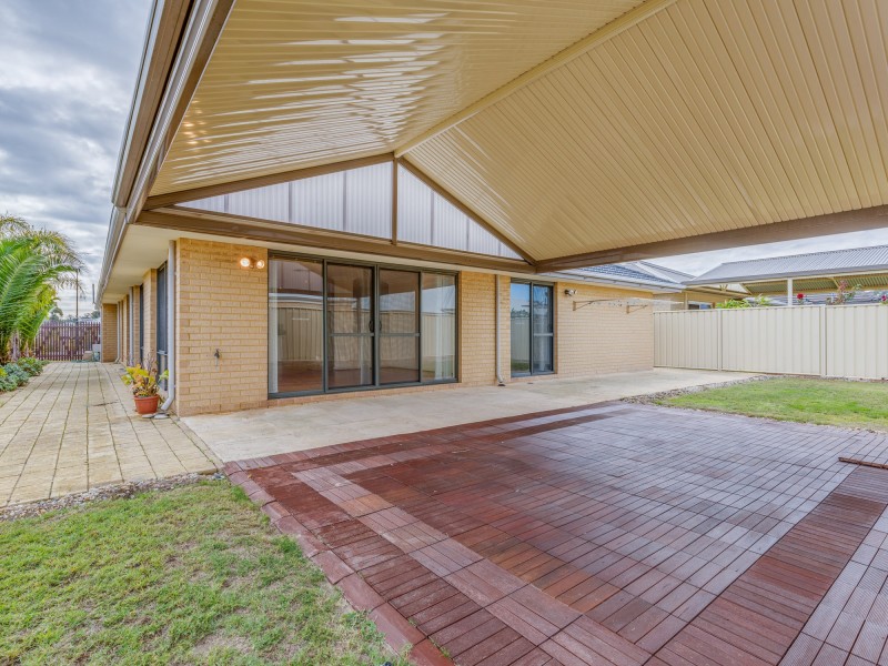 39 Normanby Bend, Success WA 6164