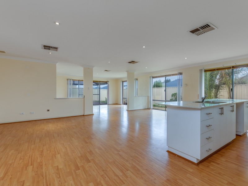 39 Normanby Bend, Success WA 6164