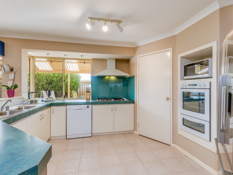 9 Myrtle Court, Thornlie WA 6108