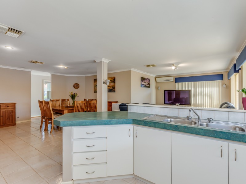 9 Myrtle Court, Thornlie WA 6108