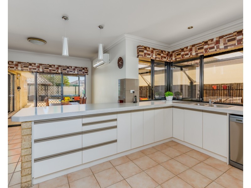 6 Grafton Court, Canning Vale WA 6155