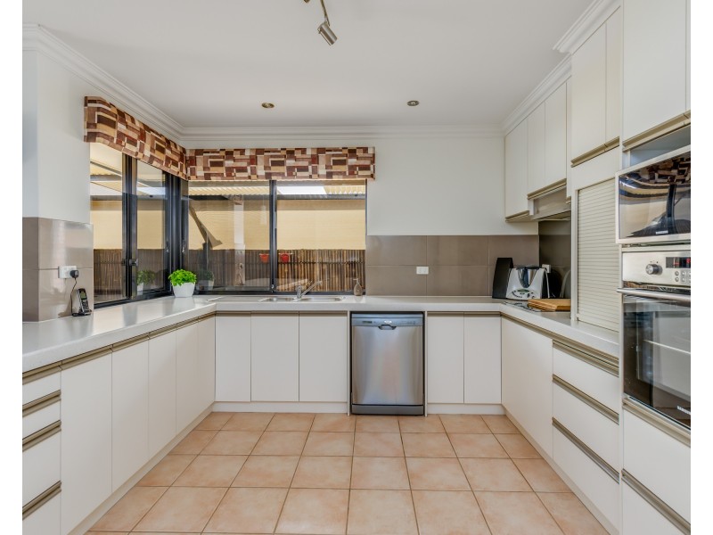 6 Grafton Court, Canning Vale WA 6155