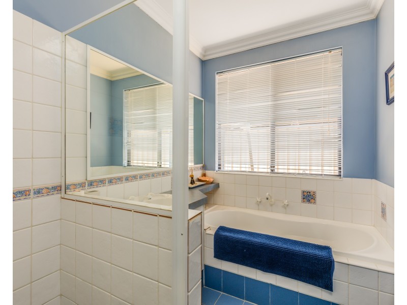 6 Grafton Court, Canning Vale WA 6155