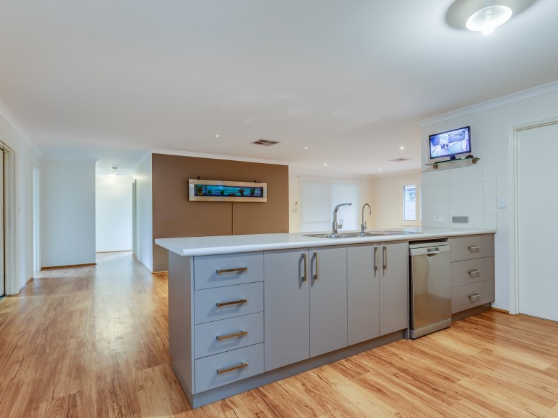 12 Aleria Way, Piara Waters WA 6112