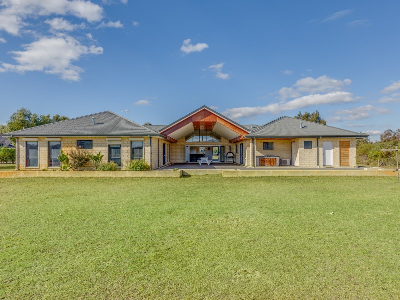 23 Holstein Court, Oakford WA 6121
