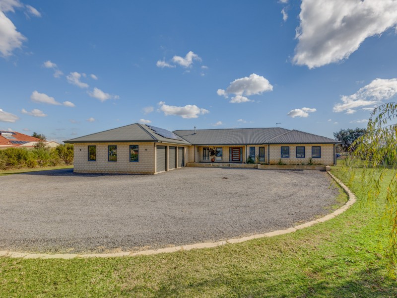 23 Holstein Court, Oakford WA 6121