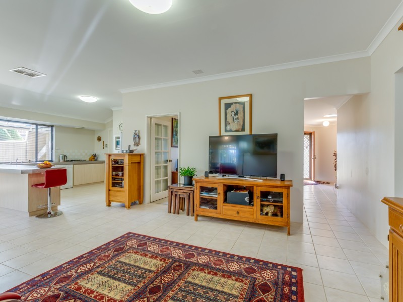 12 Nutbush Court, Thornlie WA 6108