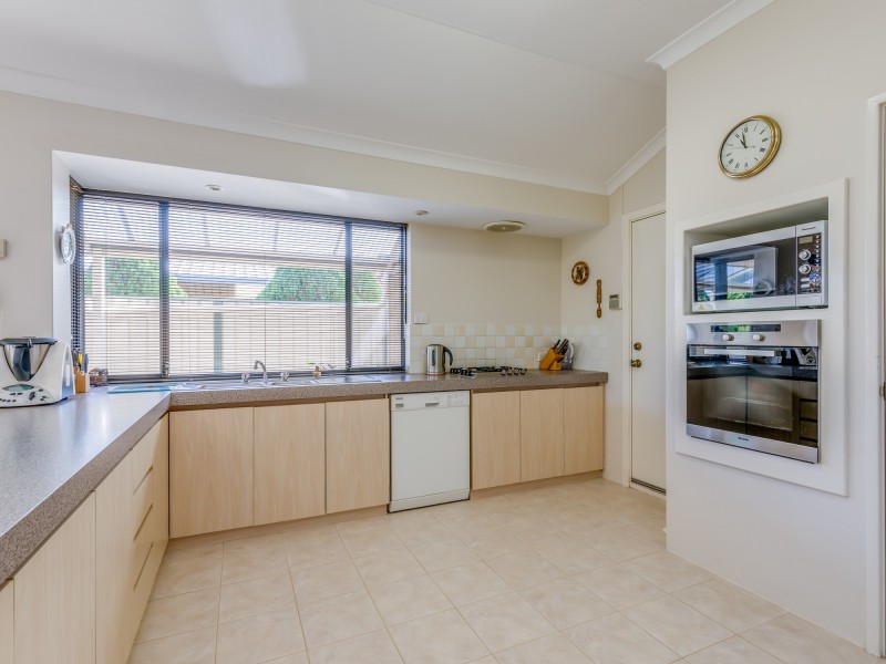 12 Nutbush Court, Thornlie WA 6108