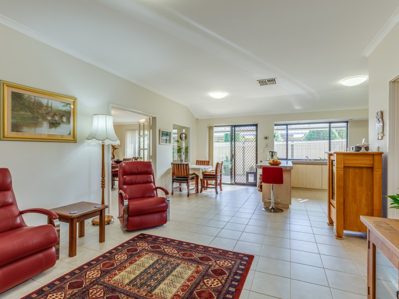 12 Nutbush Court, Thornlie WA 6108