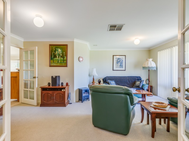 12 Nutbush Court, Thornlie WA 6108