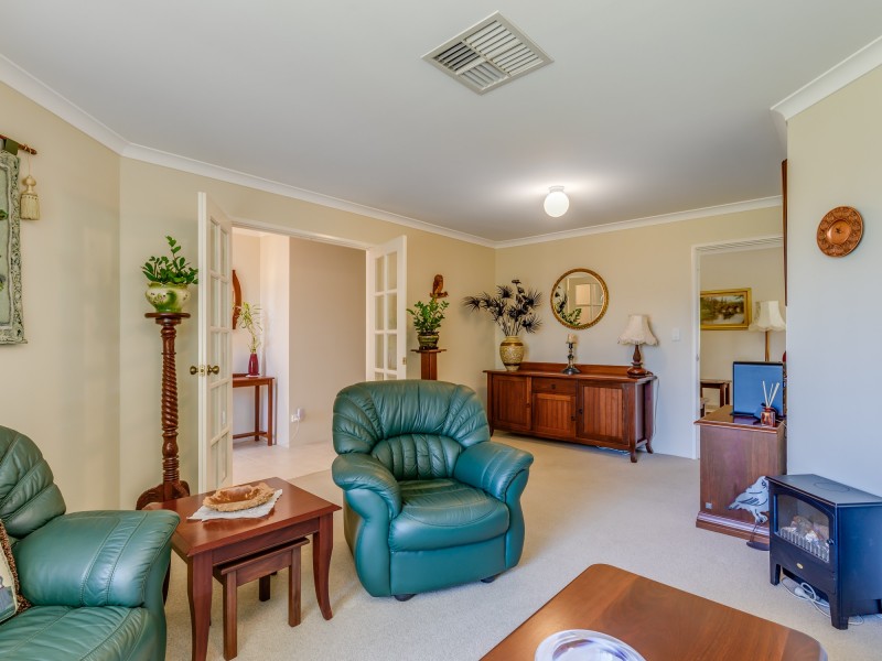 12 Nutbush Court, Thornlie WA 6108