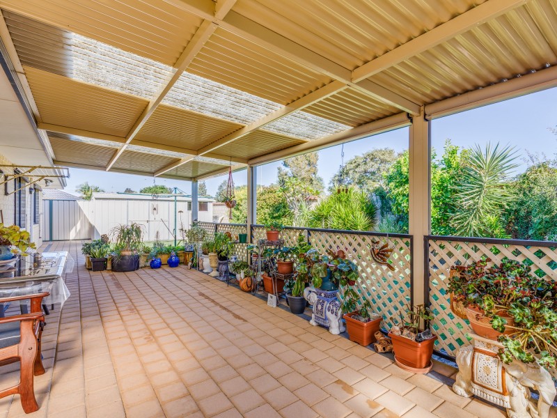 12 Nutbush Court, Thornlie WA 6108