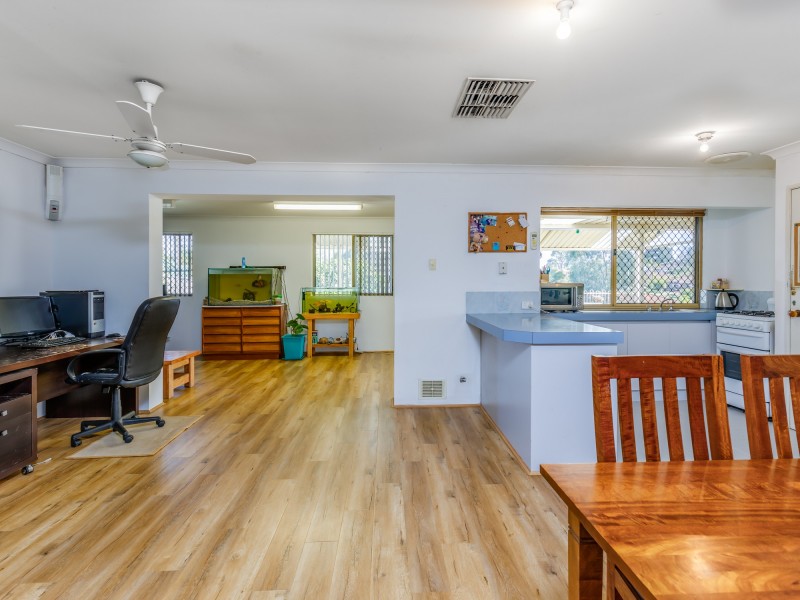 51 Camfield Loop, Parmelia WA 6167