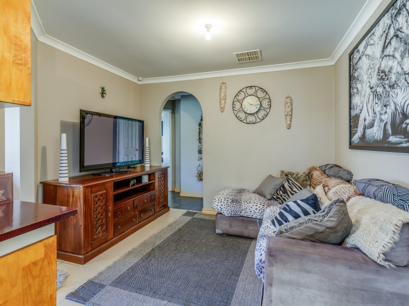 11 Chungking Grove, Stratton WA 6056