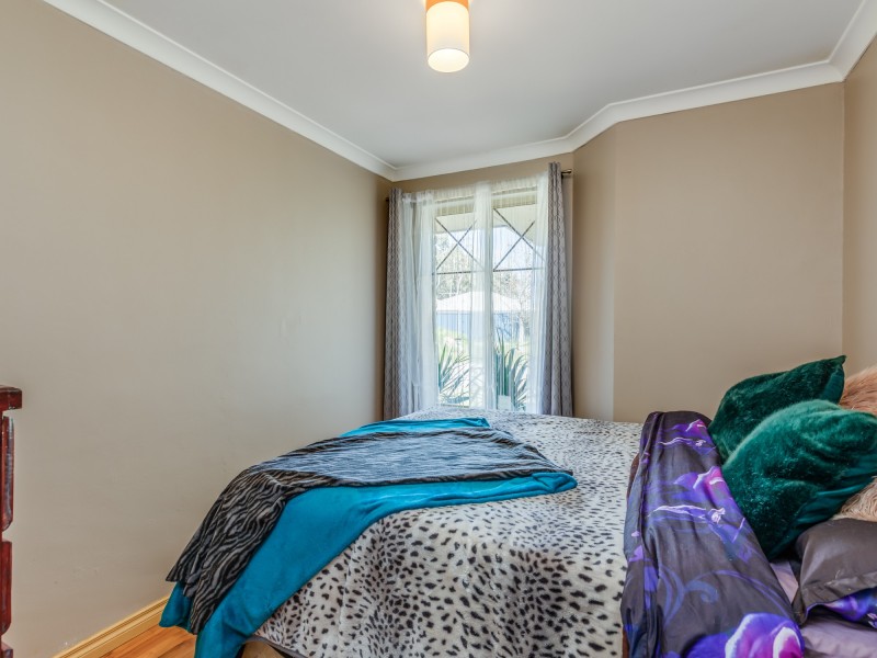 11 Chungking Grove, Stratton WA 6056