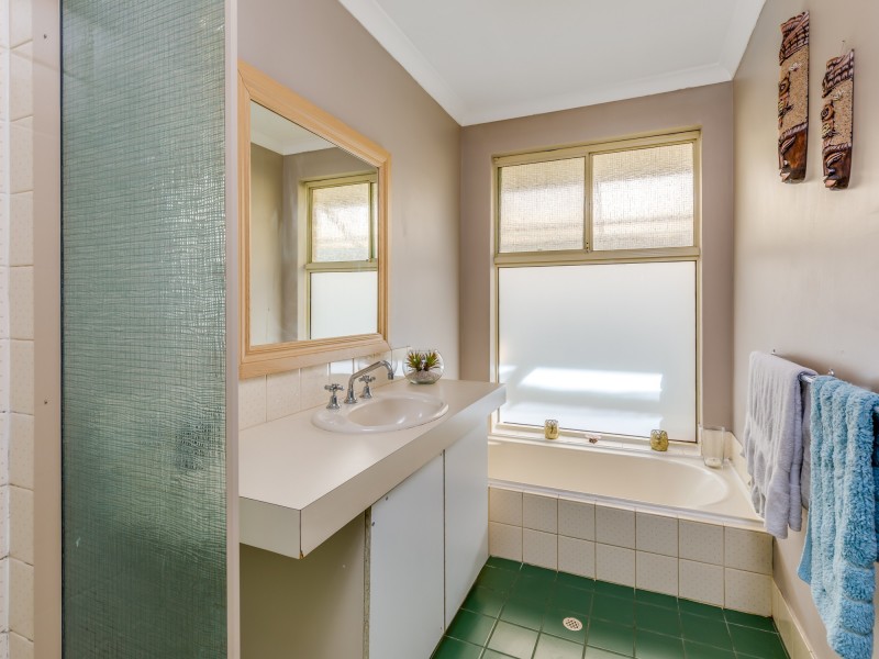 11 Chungking Grove, Stratton WA 6056