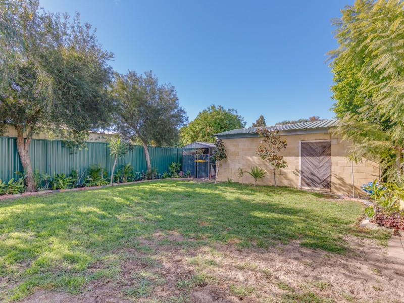 11 Chungking Grove, Stratton WA 6056