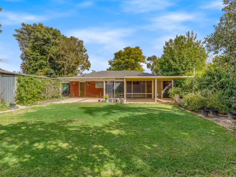 15  Bugendore Street, Maida Vale WA 6057
