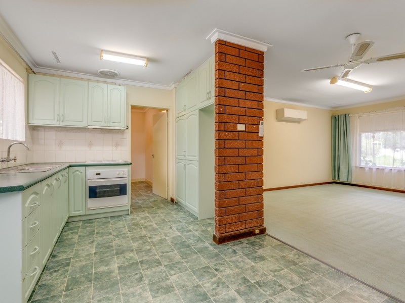 15  Bugendore Street, Maida Vale WA 6057