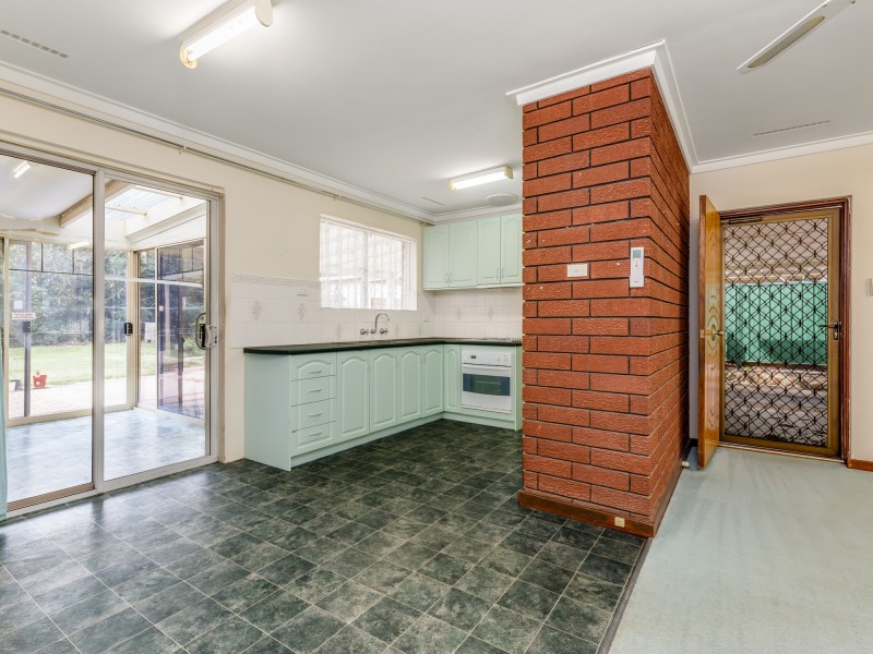 15  Bugendore Street, Maida Vale WA 6057