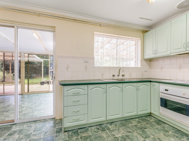 15  Bugendore Street, Maida Vale WA 6057