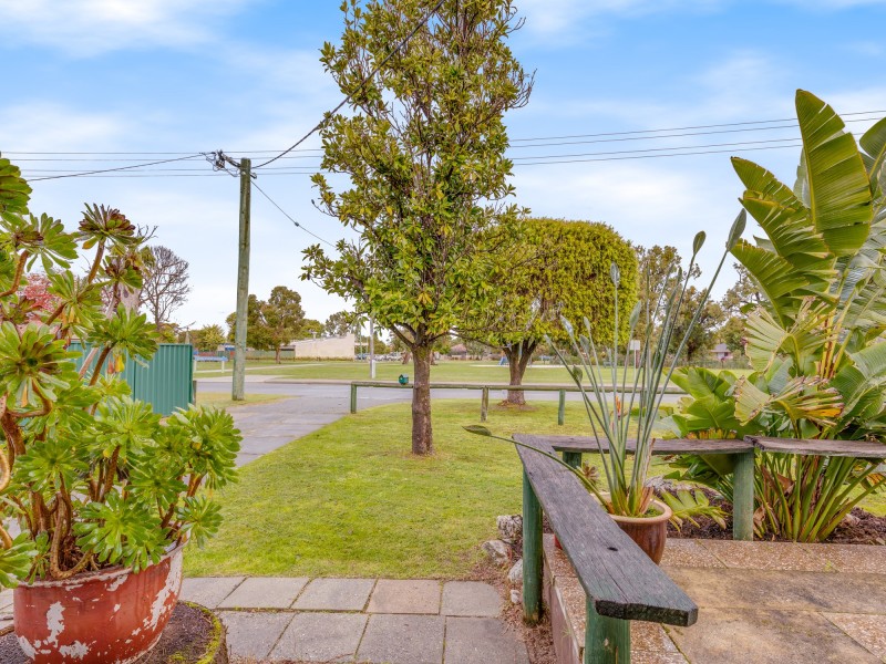 11 Coops Avenue, Thornlie WA 6108