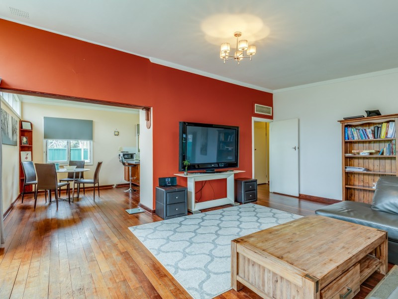 11 Coops Avenue, Thornlie WA 6108