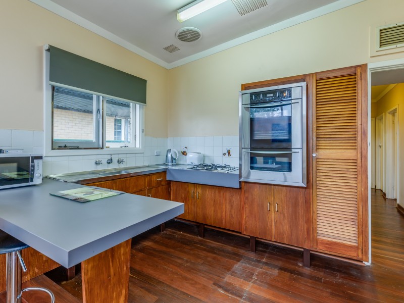 11 Coops Avenue, Thornlie WA 6108