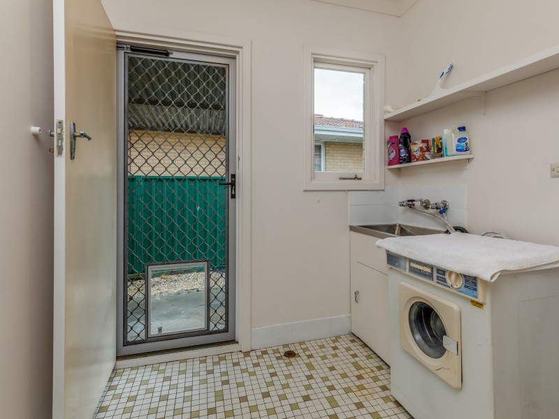 11 Coops Avenue, Thornlie WA 6108