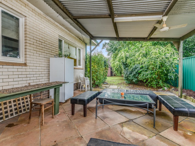 11 Coops Avenue, Thornlie WA 6108