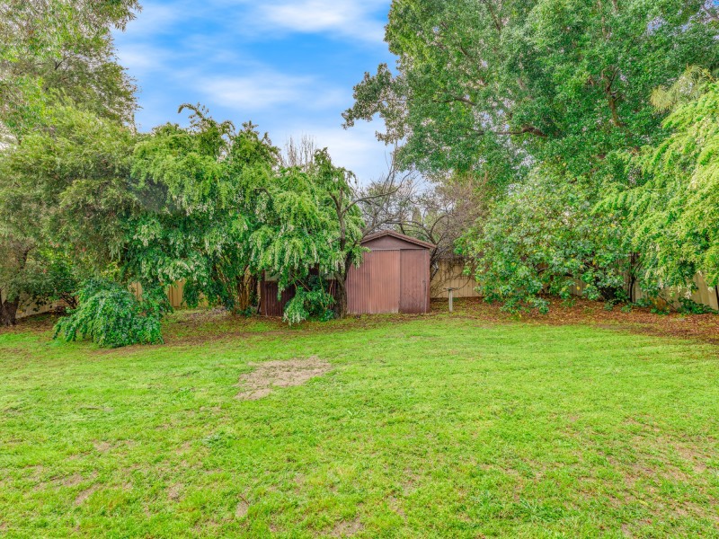 11 Coops Avenue, Thornlie WA 6108