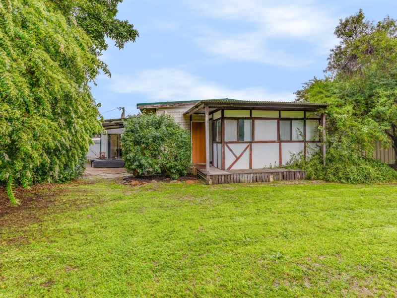 11 Coops Avenue, Thornlie WA 6108