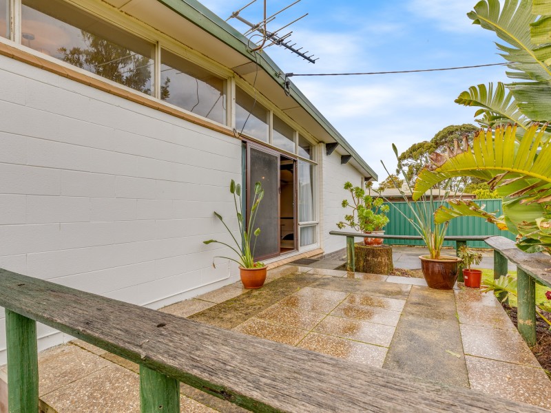 11 Coops Avenue, Thornlie WA 6108