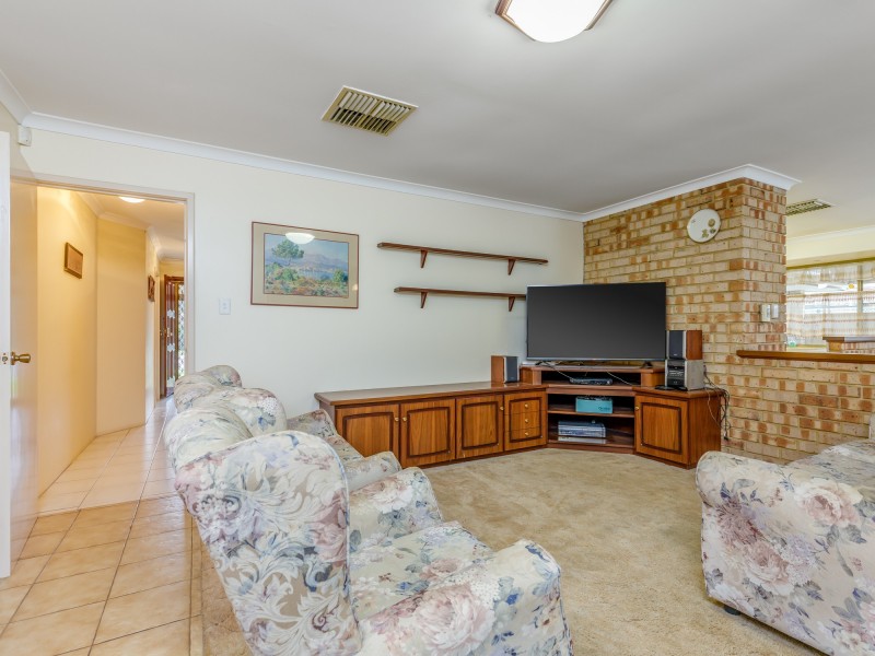 11 Shipbourne Way, Huntingdale WA 6110