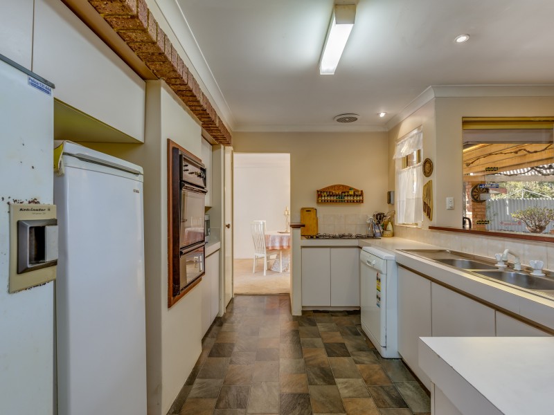 16 Florey Place, Huntingdale WA 6110