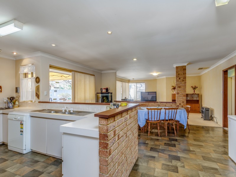 16 Florey Place, Huntingdale WA 6110